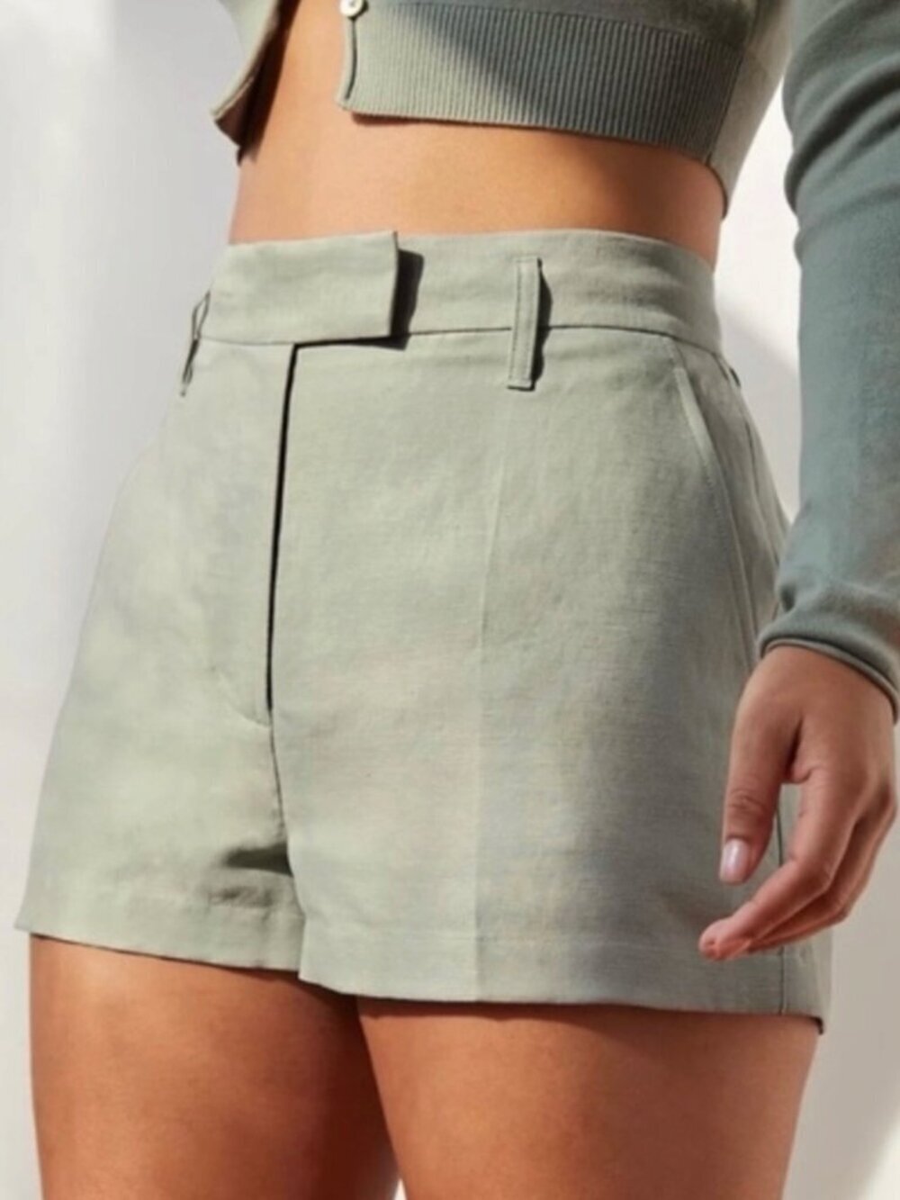 Aritzia Wilfred Layover Linen Short Sz 8 Sage Green Minimalist Beach Summer